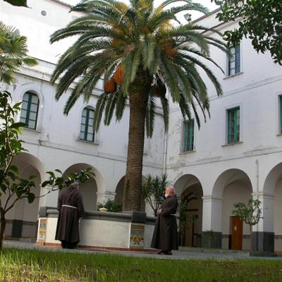 Chiostro Convento Frati Salerno 08